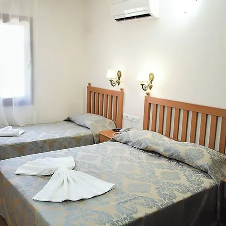 Ave Maria Hotel 2*